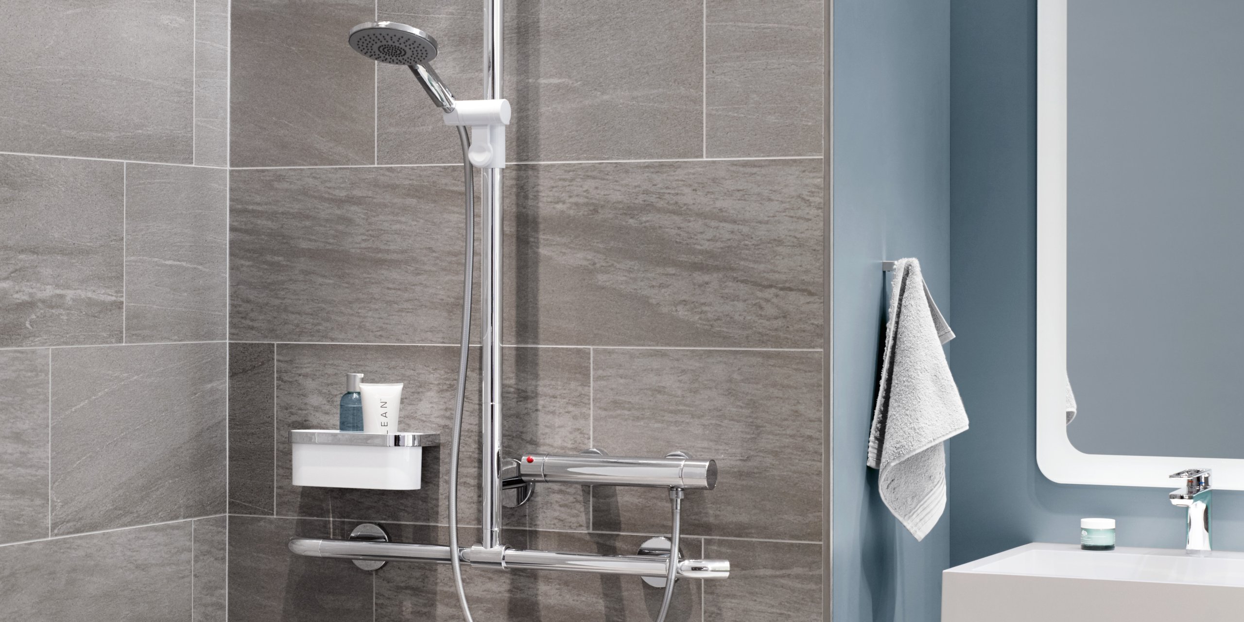 Shower rail made of polyamide with chrome optical coating